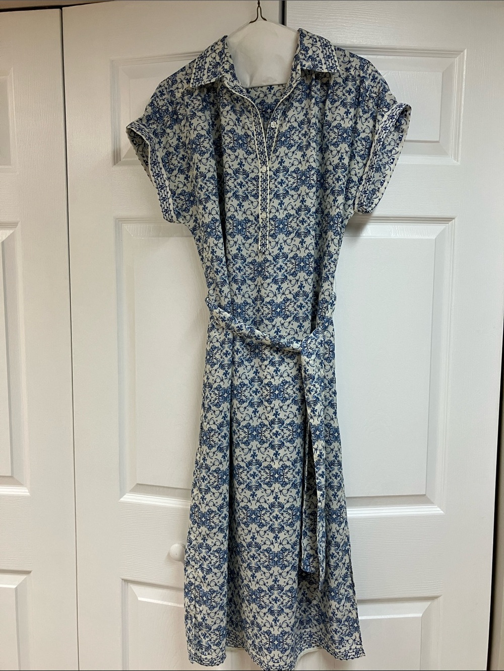 Max Studio Blue and White Floral Collared Midi Dress with Waist Tie
